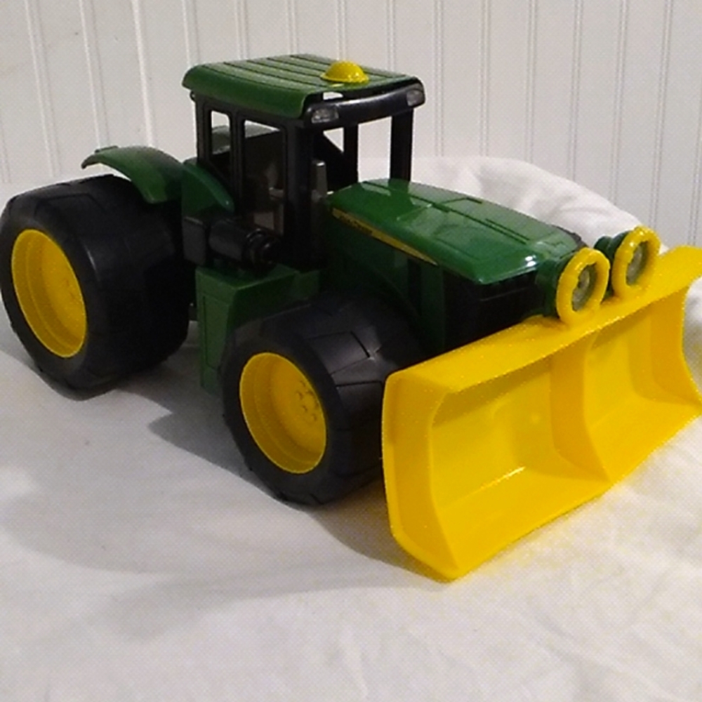 GUC John Deere Tractor (Works)